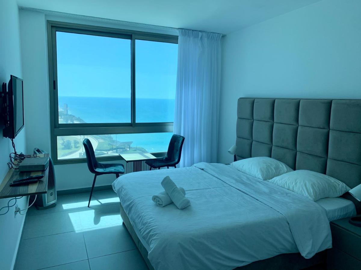 C Tower Apartments Нетанья Екстер'єр фото