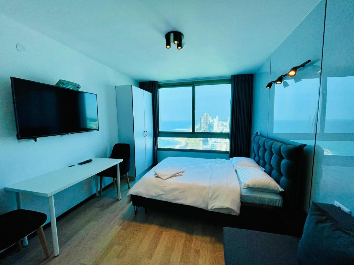 C Tower Apartments Нетанья Екстер'єр фото