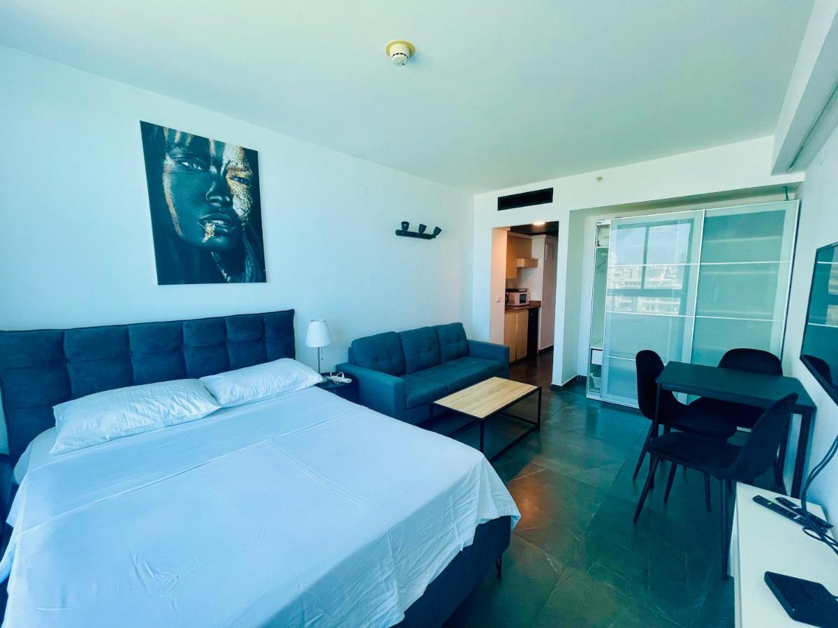 C Tower Apartments Нетанья Екстер'єр фото