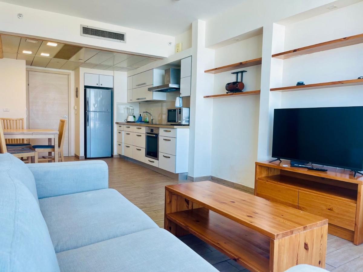 C Tower Apartments Нетанья Екстер'єр фото