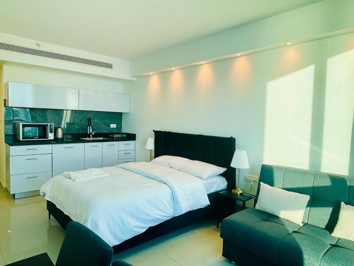 C Tower Apartments Нетанья Екстер'єр фото