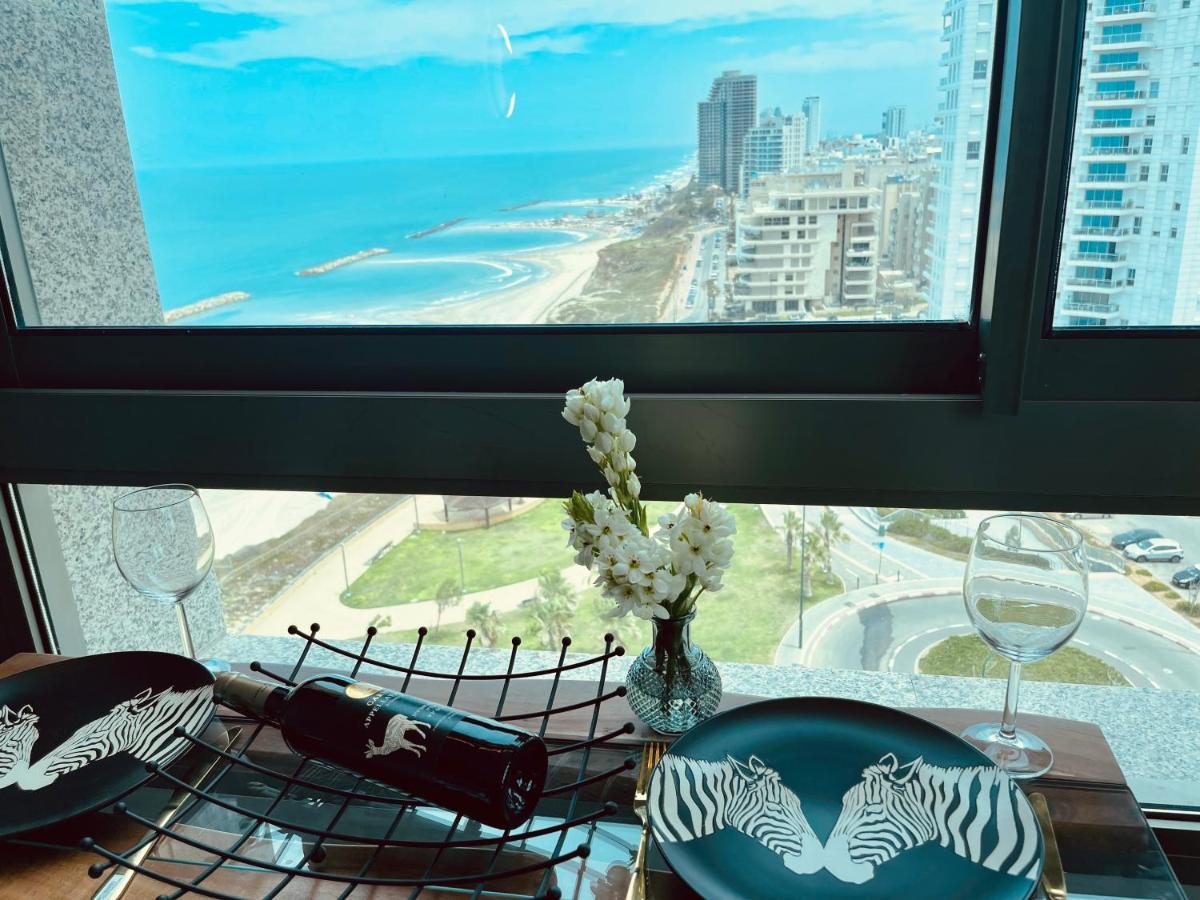 C Tower Apartments Нетанья Екстер'єр фото