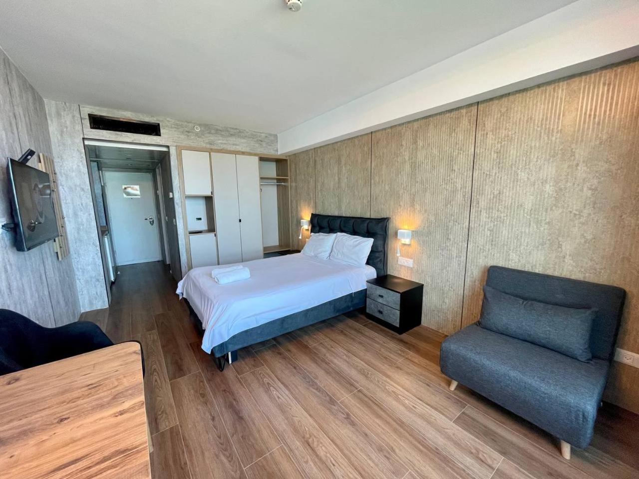 C Tower Apartments Нетанья Екстер'єр фото